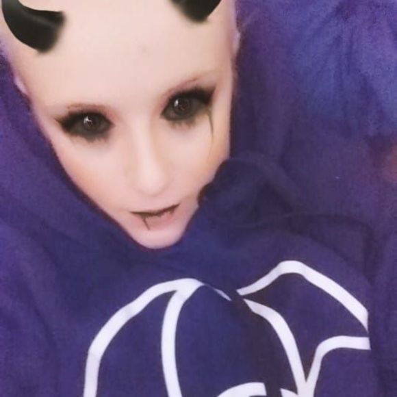 Meet your Posher, Jessica - Picture 1 of 1